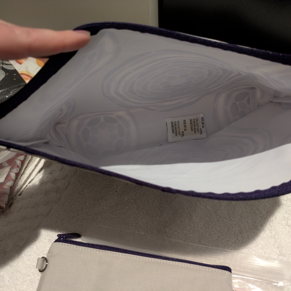 Thirty-One Purple Patterned Makeup Or Accessory Set - Picture 4 of 4